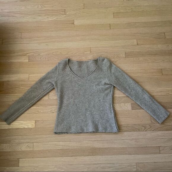 Vintage Knit V-Neck Sweater - Picture 4 of 9